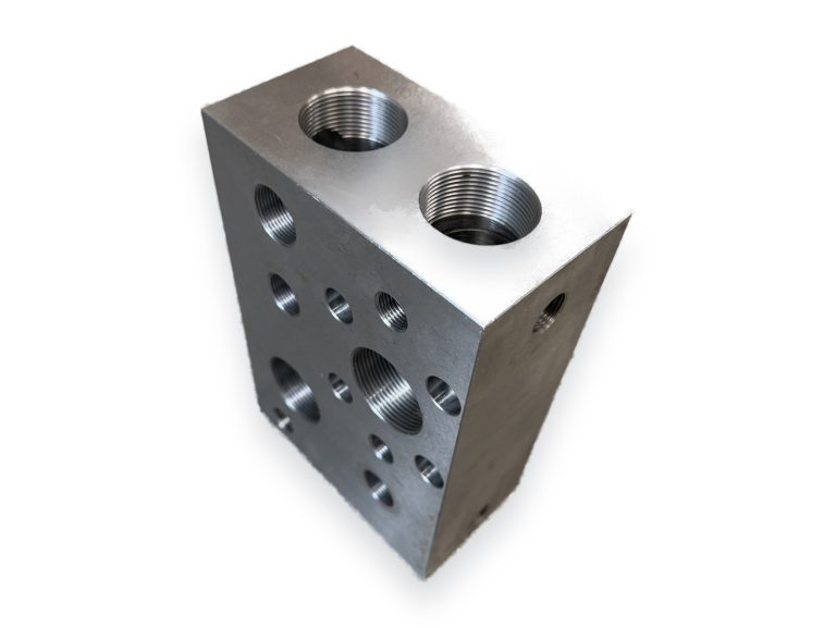 Ocelový hydraulický blok s vnitřními závity